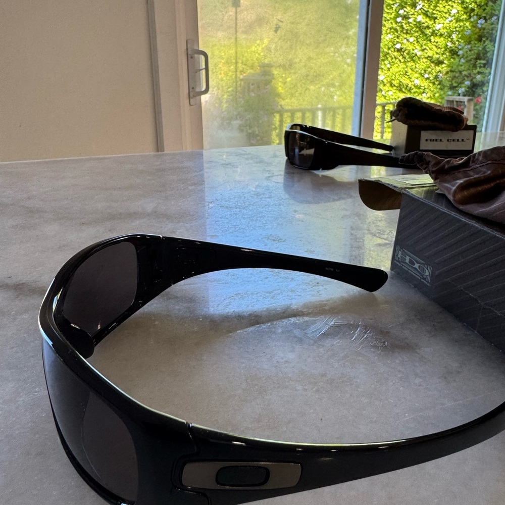 Oakley Glossy Black Wearable Glasses 03-700 brand new Antix